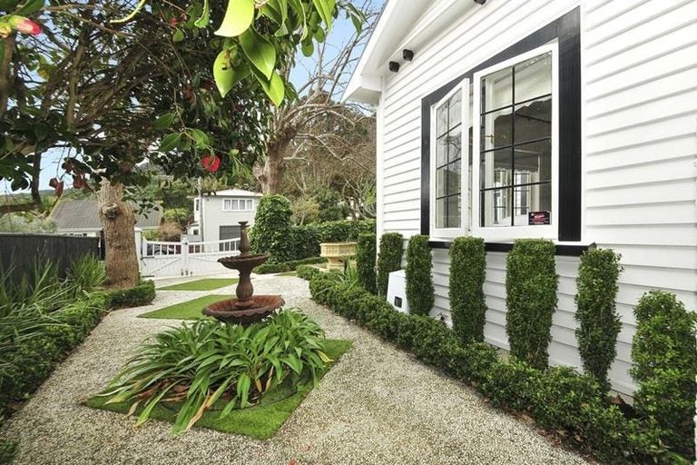 Photo of property in 18 Nikau Street, Eastbourne, Lower Hutt, 5013