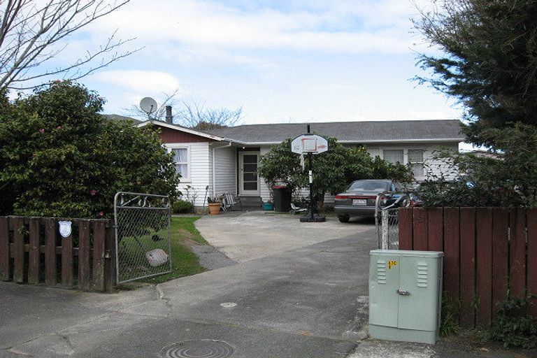 Photo of property in 27 Parenga Street, Wainuiomata, Lower Hutt, 5014