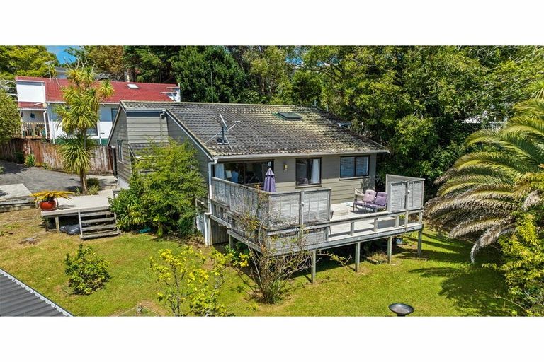 Photo of property in 2/74 Cockayne Crescent, Sunnynook, Auckland, 0620