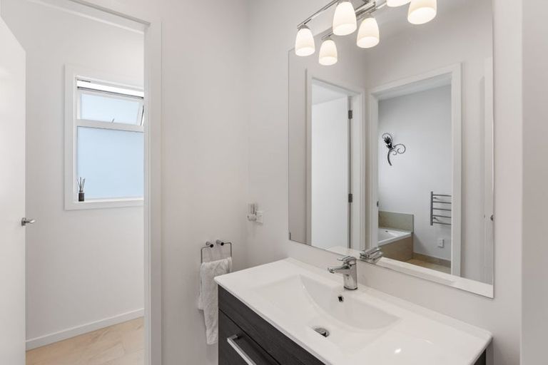 Photo of property in 32 Ketemaringi Way, Manakau, Levin, 5573