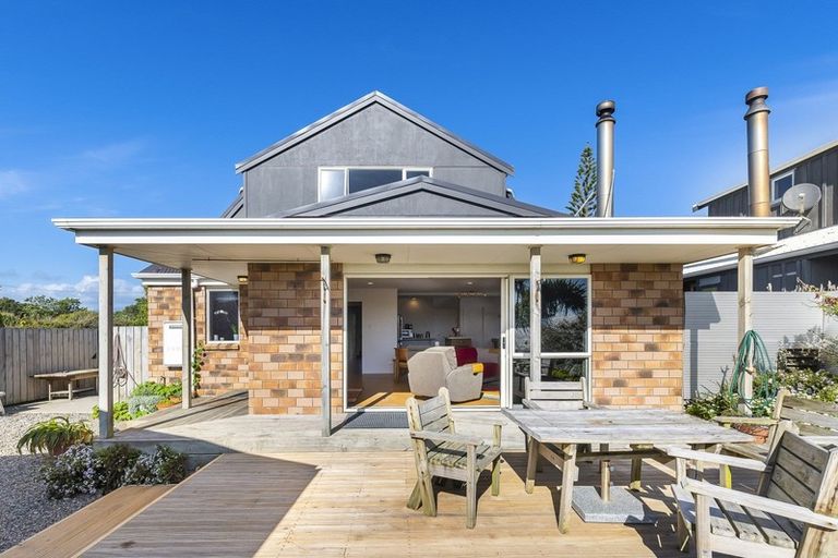 Photo of property in 11 Rodney Avenue, Te Horo Beach, Otaki, 5581