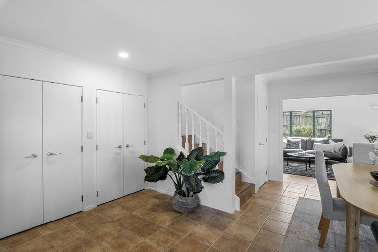 Photo of property in 2/62 Target Road, Totara Vale, Auckland, 0629