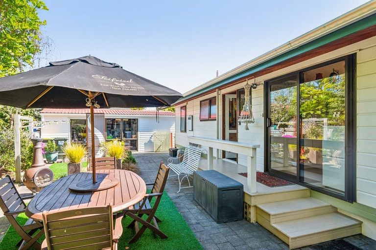 Photo of property in 31 Walton Avenue, Waikanae, 5036