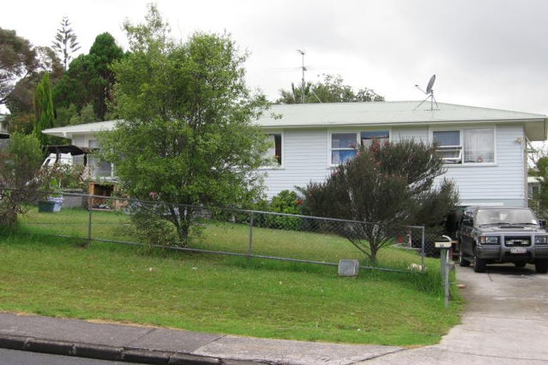 Photo of property in 49a Glendene Avenue, Glendene, Auckland, 0602