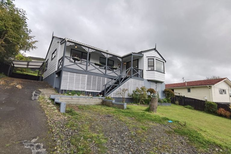 Photo of property in 3 Melia Grove, Goodwood Heights, Auckland, 2105