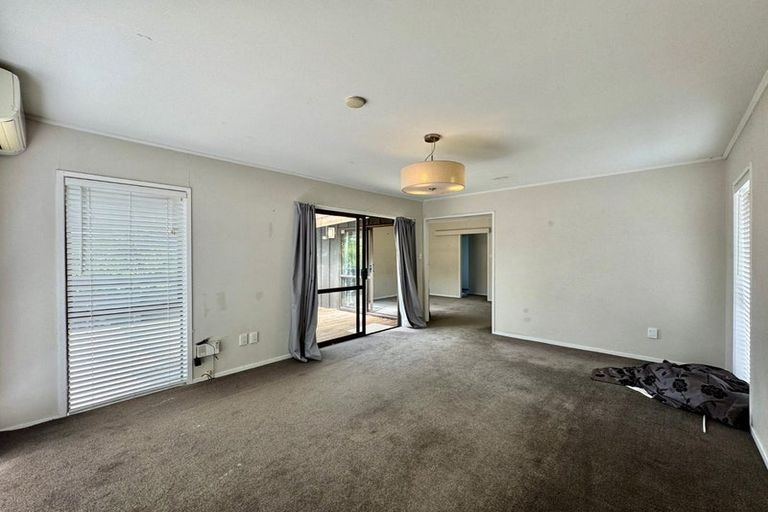 Photo of property in 21 Oreil Avenue, West Harbour, Auckland, 0618