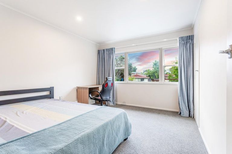 Photo of property in 111 Colwill Road, Massey, Auckland, 0614