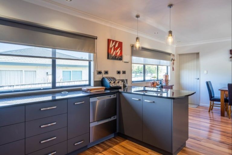 Photo of property in 46 Arawhata Road, Paraparaumu, 5032