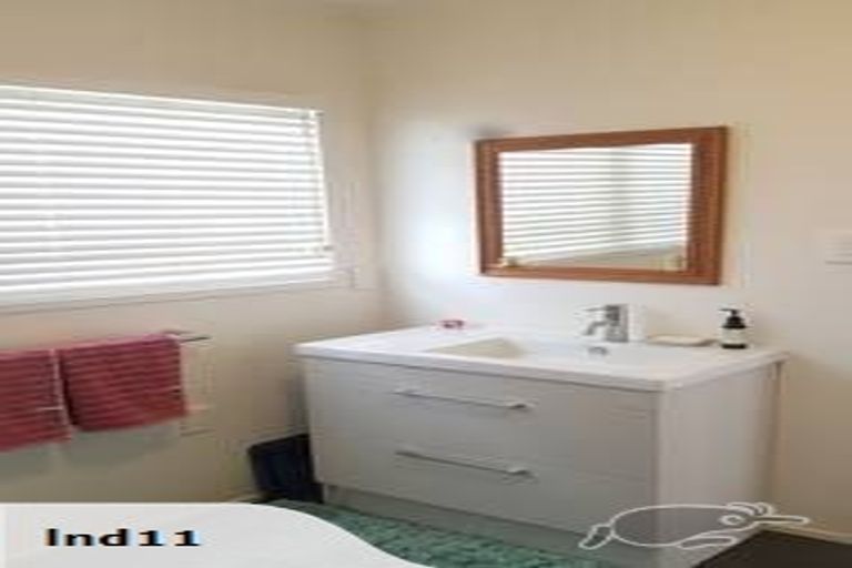 Photo of property in 5/77 Old Lake Road, Narrow Neck, Auckland, 0624