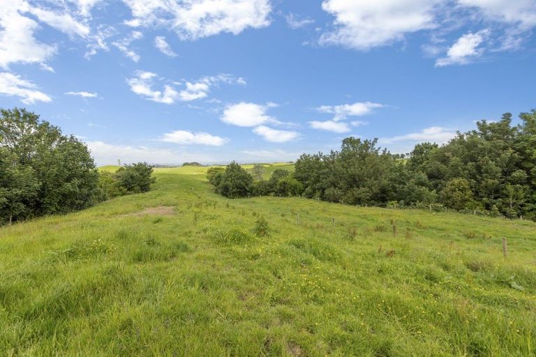 Photo of property in 403 Opunake Road, Cardiff, Stratford, 4391