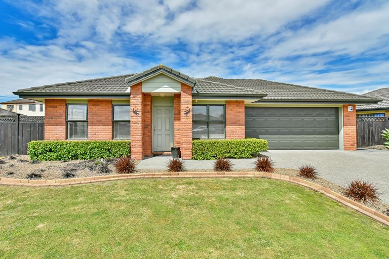 Photo of property in 17 Belfry Place, Wattle Downs, Auckland, 2103