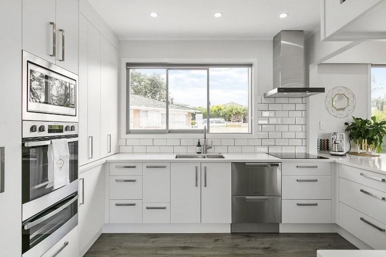 Photo of property in 2 Glenmore Road, Sunnyhills, Auckland, 2010