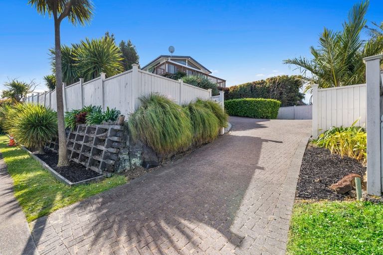 Photo of property in 4 Advene Road, Cockle Bay, Auckland, 2014