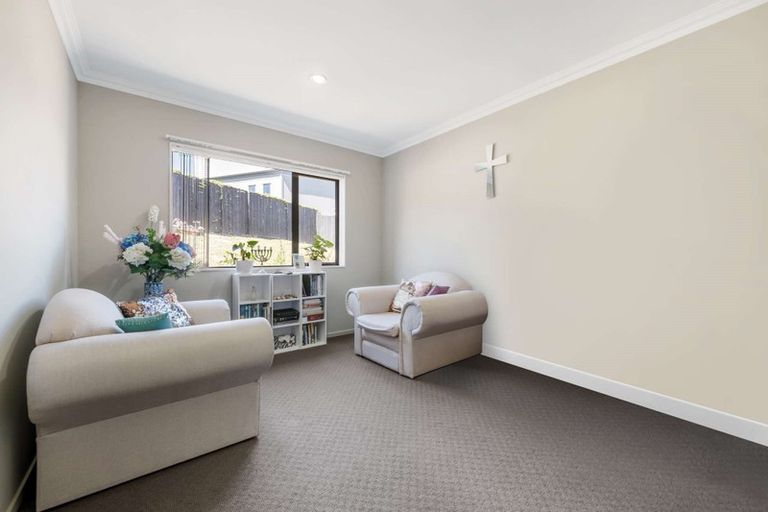 Photo of property in 9 Jomard Terrace, Northcross, Auckland, 0632