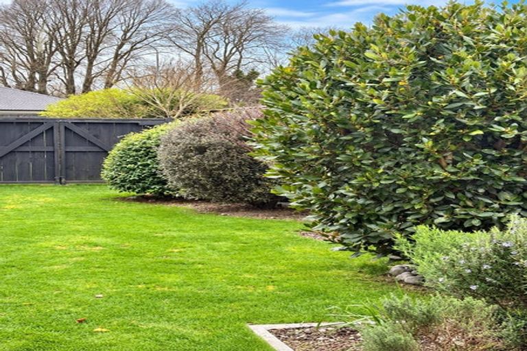 Photo of property in 2 Angus Place, Carterton, 5713