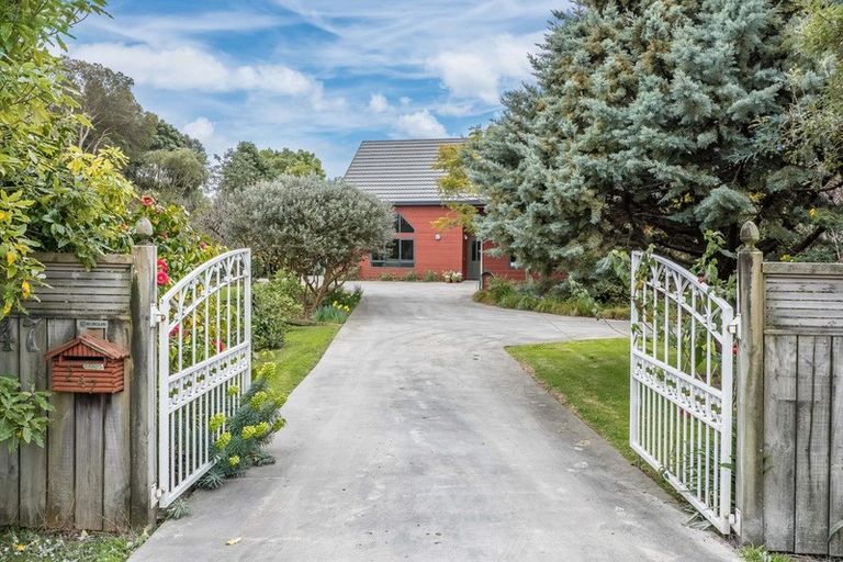 Photo of property in 247 Te Moana Road, Waikanae, 5036