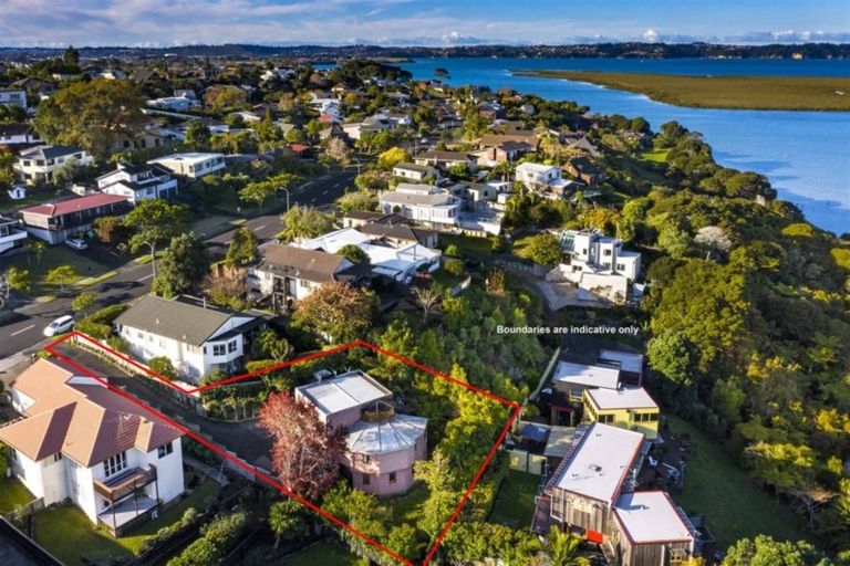 Photo of property in 1/125 West Harbour Drive, West Harbour, Auckland, 0618