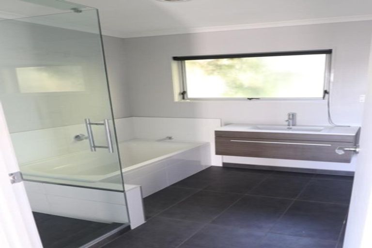 Photo of property in 1 Cromwell Place, Pukekohe, 2120