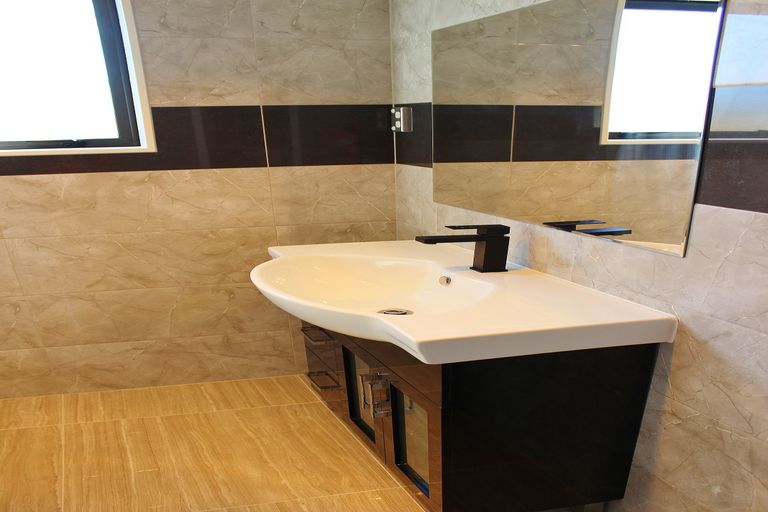 Photo of property in 706a Massey Road, Mangere, Auckland, 2022