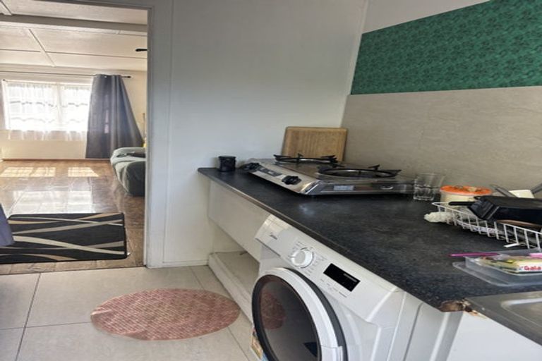 Photo of property in 2 Easton Park Parade, Glenfield, Auckland, 0629