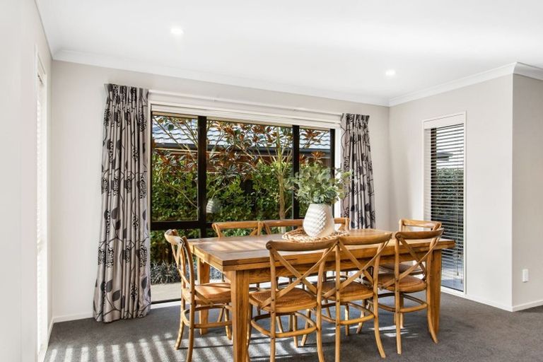 Photo of property in 16 Prebblewood Drive, Prebbleton, 7604