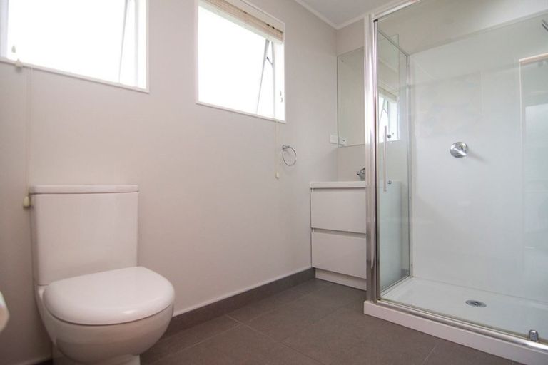 Photo of property in 11 Glenfinn Place, Massey, Auckland, 0614