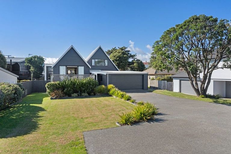 Photo of property in 97 Marine Parade, Paraparaumu Beach, Paraparaumu, 5032