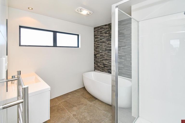 Photo of property in 39 Tapuwae Way, Mangere Bridge, Auckland, 2022