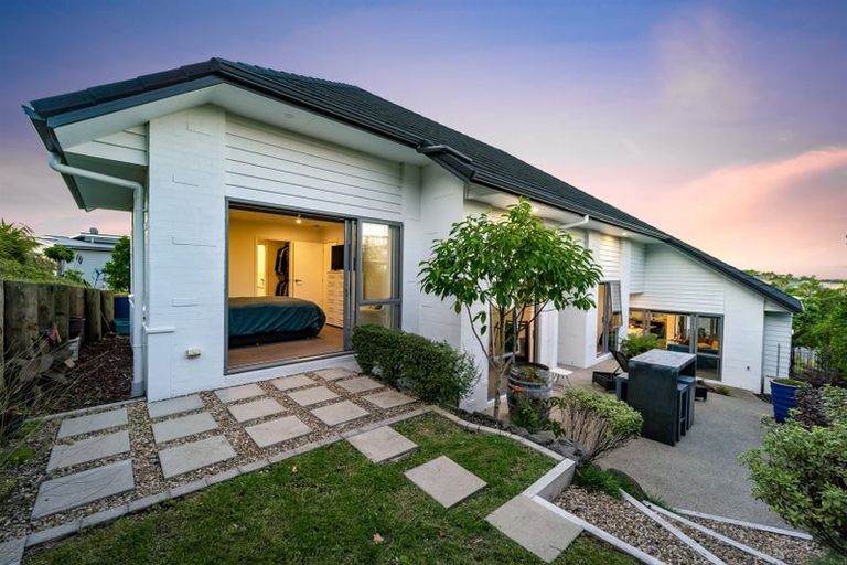 Photo of property in 96 Arran Point Parade, Orewa, 0931