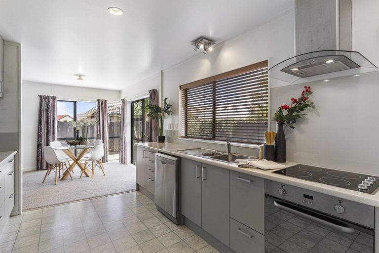 Photo of property in 22 Davington Way, Burswood, Auckland, 2013