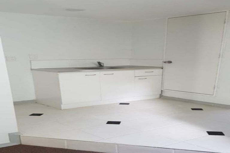 Photo of property in 10 Chamberlain Road, Massey, Auckland, 0614