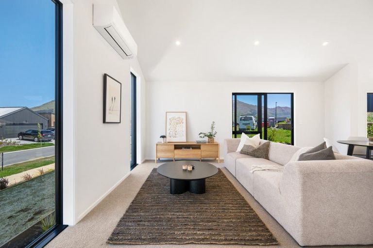 Photo of property in 3 Simpson Crescent, Wanaka, 9305