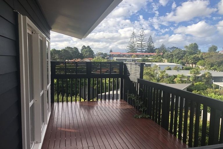 Photo of property in 7 Tobago Place, Sunnynook, Auckland, 0620