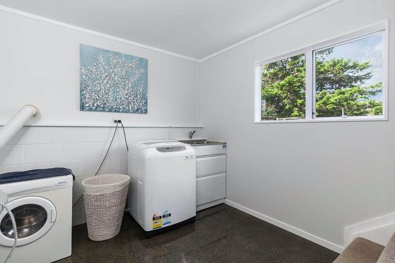 Photo of property in 2/94 Nigel Road, Browns Bay, Auckland, 0630