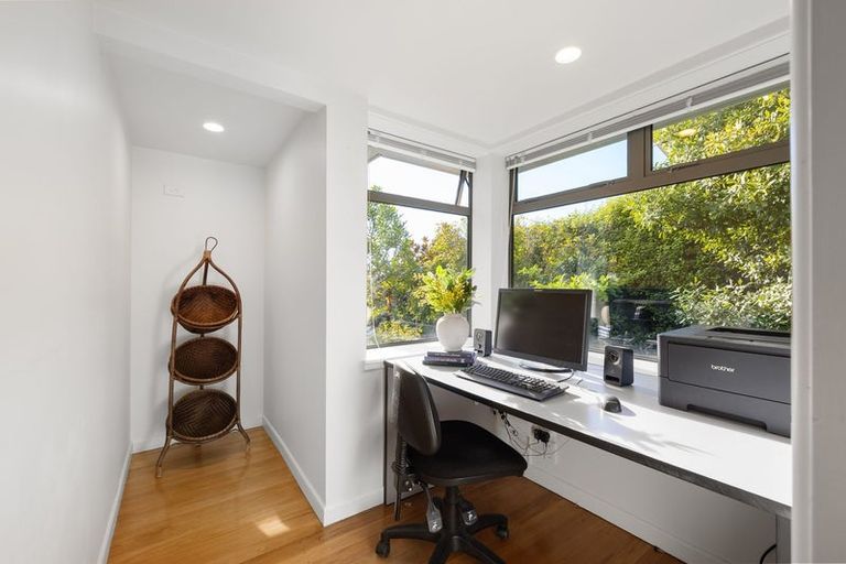 Photo of property in 8 The Rise, Mount Pleasant, Christchurch, 8081