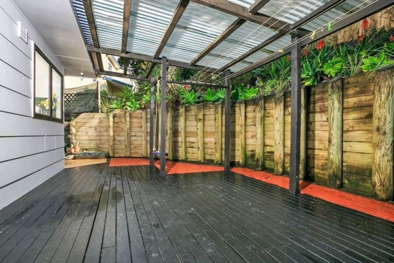 Photo of property in 2/59a Target Road, Totara Vale, Auckland, 0629