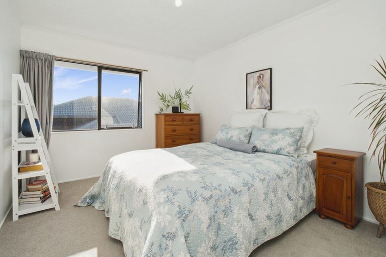 Photo of property in 1/5 Sharon Road, Waiake, Auckland, 0630
