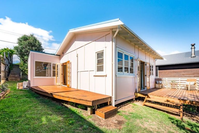 Photo of property in 169 Wellington Road, Paekakariki, 5034