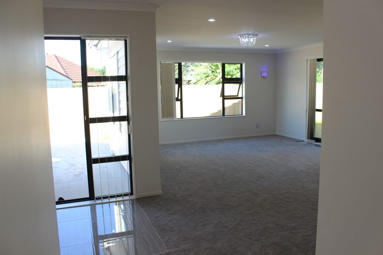 Photo of property in 706a Massey Road, Mangere, Auckland, 2022