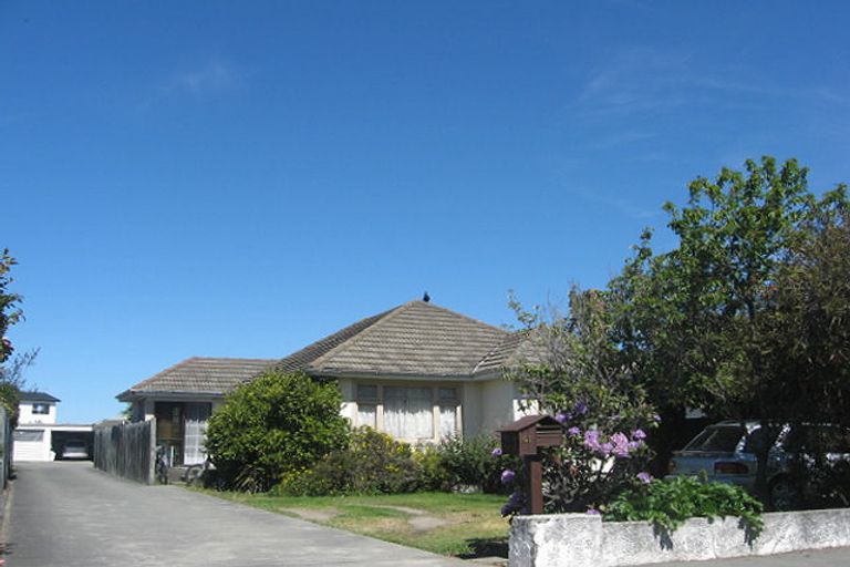 Photo of property in 41 Vivian Street, Burwood, Christchurch, 8083