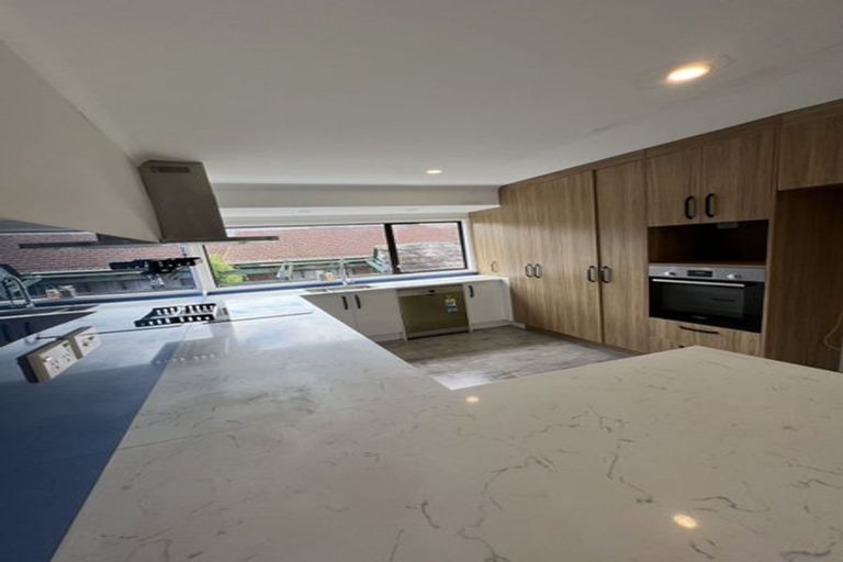 Photo of property in 16 Loloma Drive, Half Moon Bay, Auckland, 2012