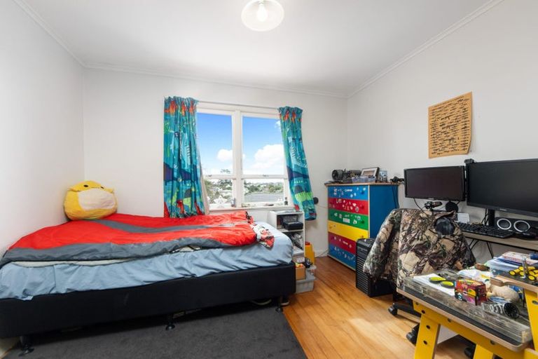 Photo of property in 72 Colwill Road, Massey, Auckland, 0614