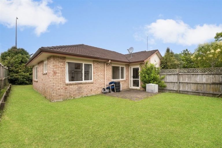 Photo of property in 114 Riverton Drive, Randwick Park, Auckland, 2105