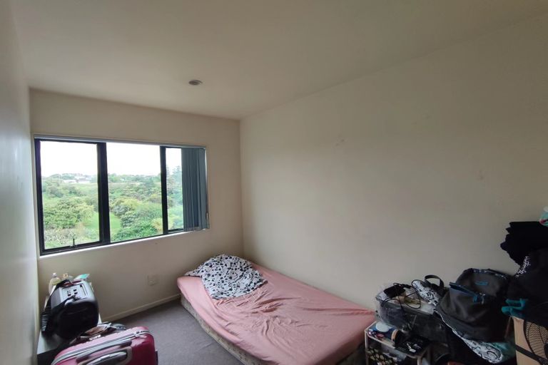 Photo of property in Lynn Park Terrace, 12/12 Ambrico Place, New Lynn, Auckland, 0600