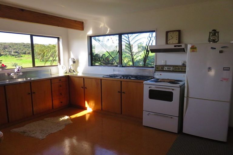 Photo of property in 105 Oakura Road, Oakura, Hikurangi, 0184