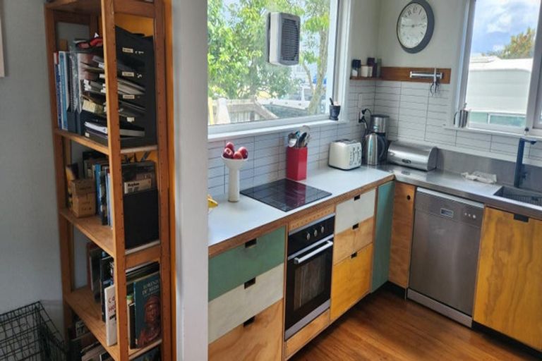 Photo of property in 35 Hawkins Street, Waiwhetu, Lower Hutt, 5010