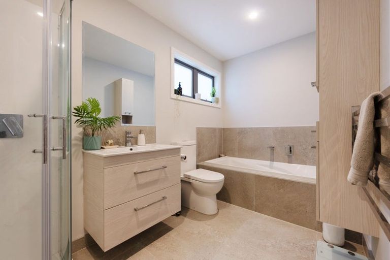 Photo of property in 19 Miles Crescent, Newlands, Wellington, 6037