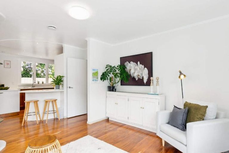 Photo of property in 27 Hathaway Avenue, Karori, Wellington, 6012