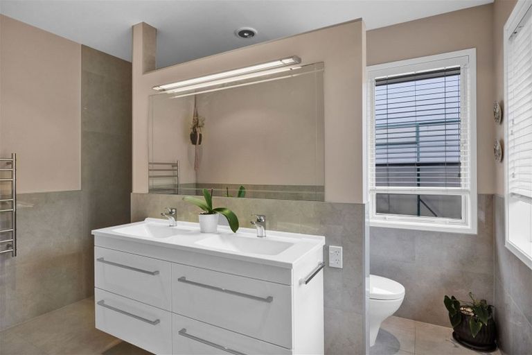 Photo of property in 9 Links Drive, Waiwhakaiho, New Plymouth, 4312