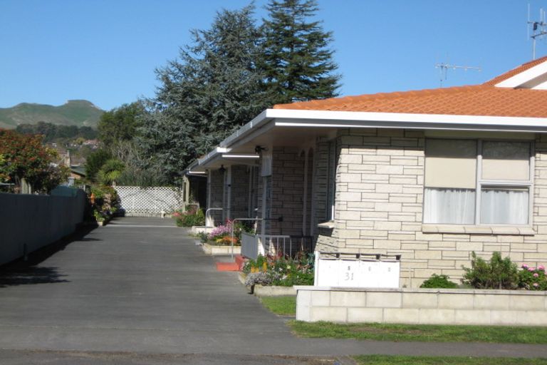 Photo of property in 2/31 Middle Road, Havelock North, 4130
